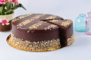 איך לשדרג עוגת שוקולד בסיסית - בקלות וללא טכניקות מסובכות